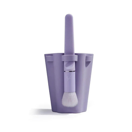 Medivita Cepillo de Silicona para Cuidado Facial en color púrpura, diseño compacto y eficiente para limpieza facial.